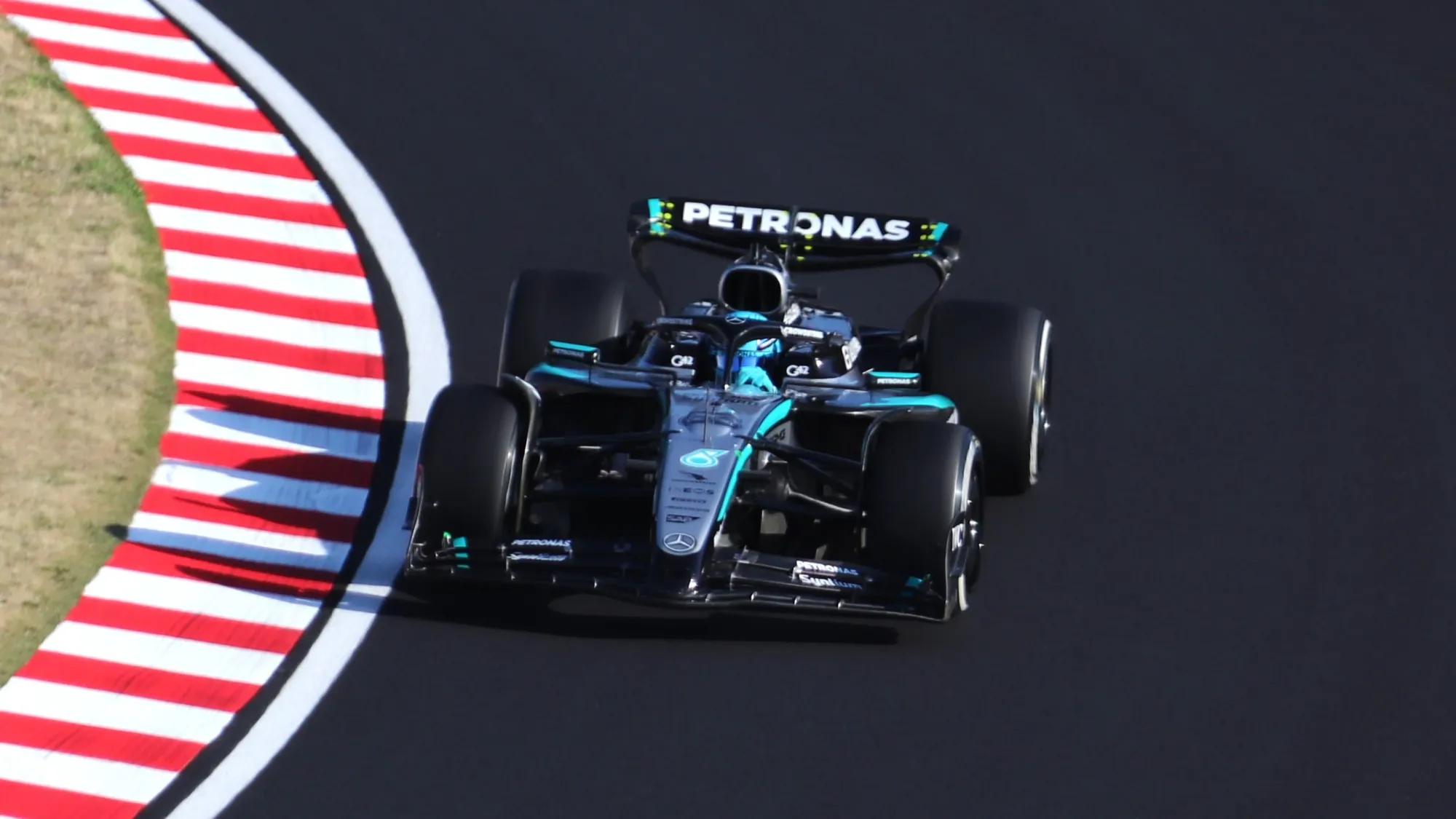 Russell Stuns Singapore as Mercedes Tops Red Bull and McLaren Clinches Constructors’ Crown