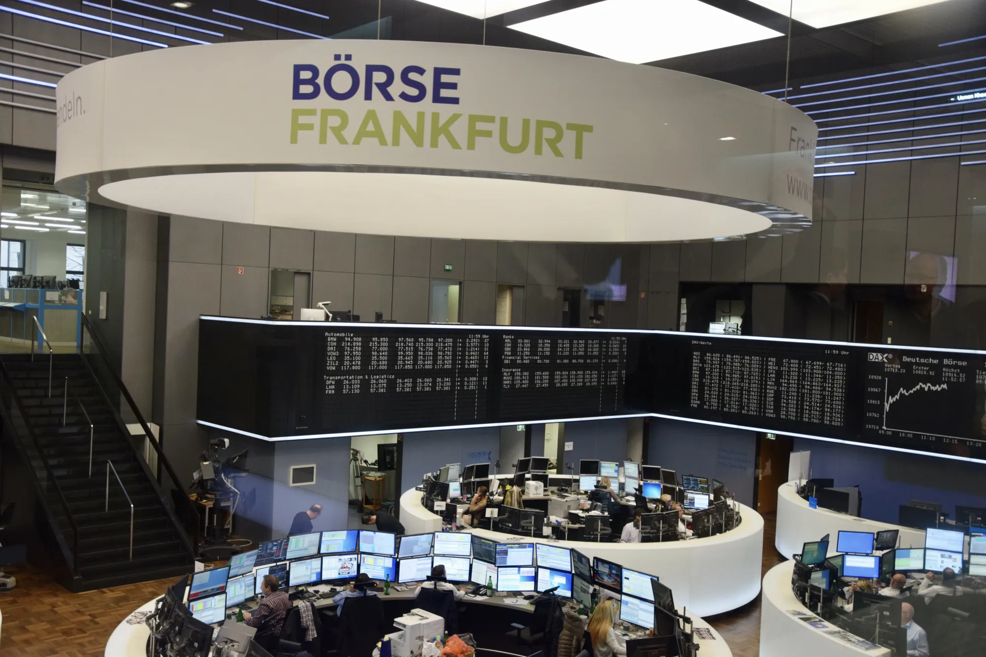 European stocks extend gains after record high as banks and miners lead