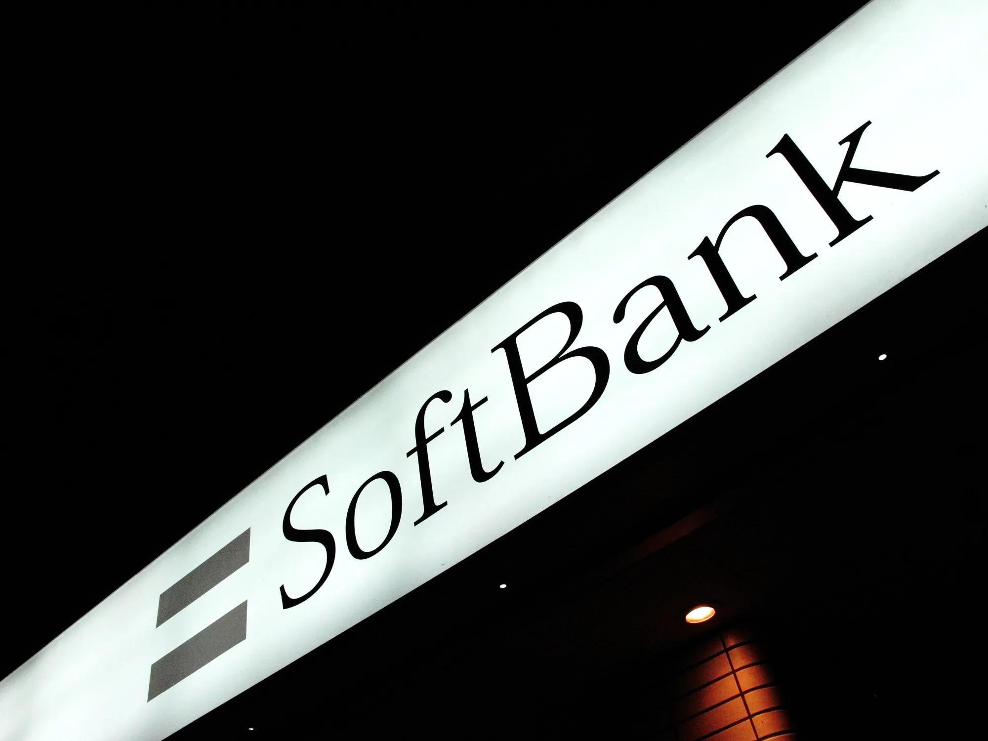 SoftBank Loses About $32 Billion as Asian AI Stocks Face a Wave of Repricing