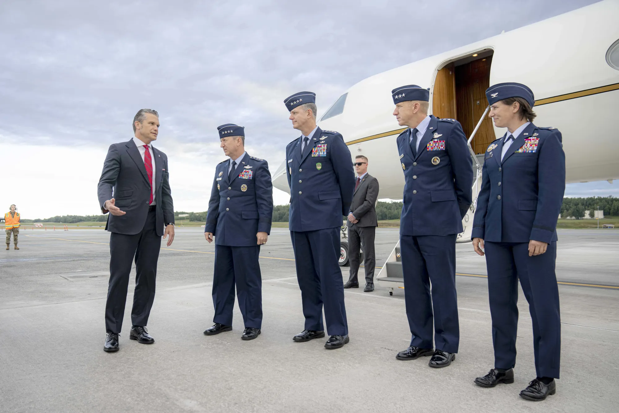 Trump and Hegseth Say They Were Unaware of Follow‑Up Strike That Killed Survivors on Suspected Drug Boat