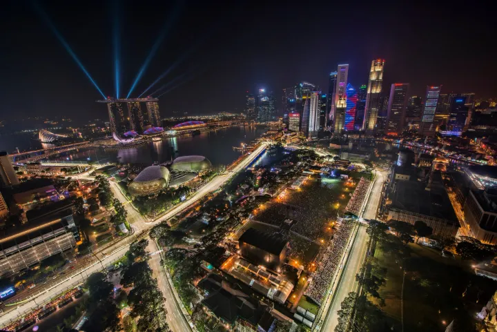 singapore formula one f1 grand prix night race marina bay street circuit singapore flyer marina bay sands city skyline padang esplanade